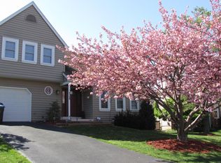 4348 Silas Hutchinson Dr, Chantilly, VA 20151