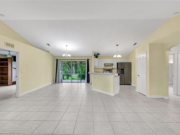 3rd image of 4720 22nd AVE SE