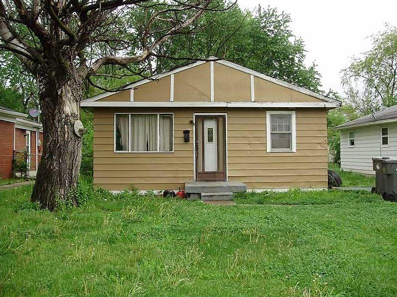 1st image of 3323 N Hawthorne Ln