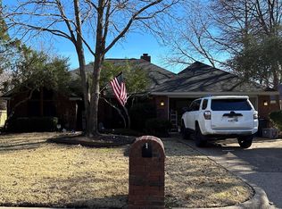 1008 Glen Oak Dr, Burleson, TX 76028