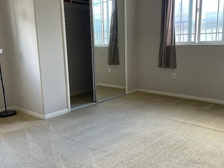 615 S Wilton Pl — Photo 1