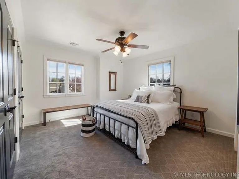 1436 E 35th Pl — Photo 20