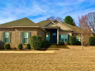 298 Stonegate Trl, Wetumpka, AL 36093