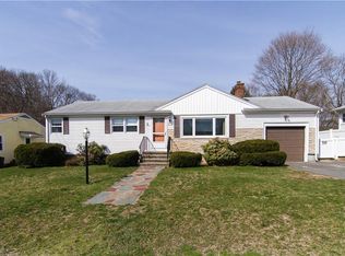 208 Abbey Dr, Cumberland, RI 02864