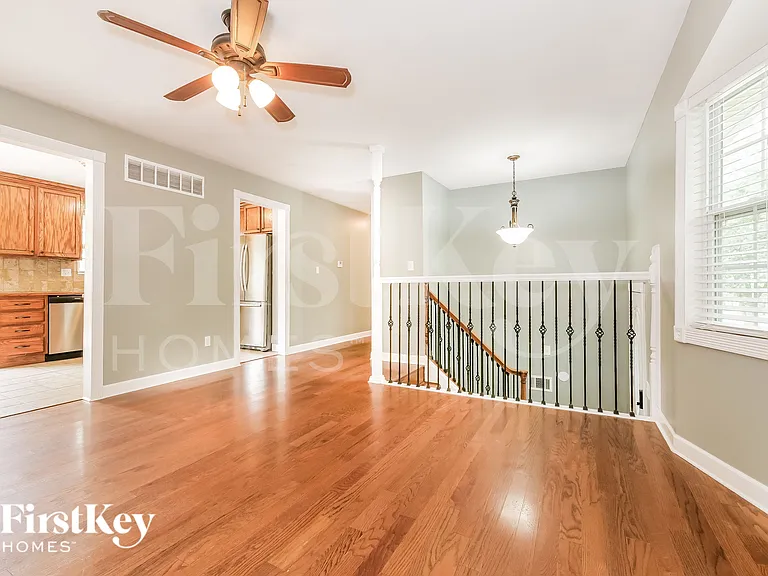 1903 Karlton Way — Photo 4