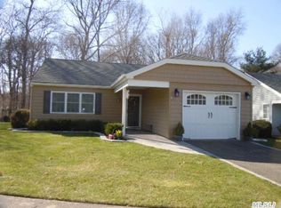 18 Lamont Rd, Ridge, NY 11961