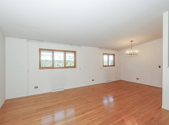 5th image of 554 N Robinson Dr