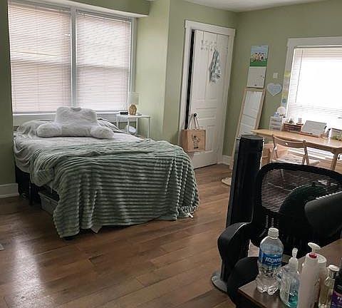 4th image of 520 Probasco St