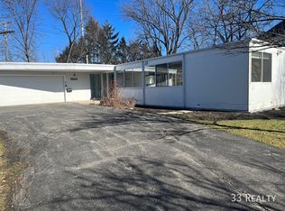 1985 McCraren Rd, Highland Park, IL 60035