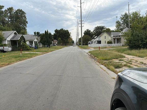 4th image of 801 W 1st St
