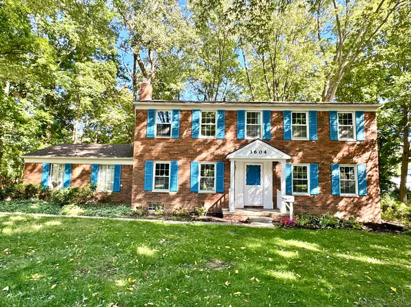 3604 Salem Rd, Troy, MI 48084