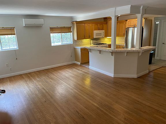 Large open living room & kitchen, AC, hardwood floors