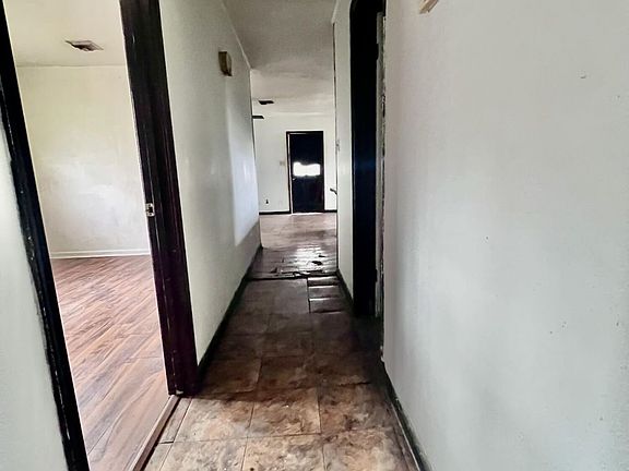 4th image of 159 Essie St