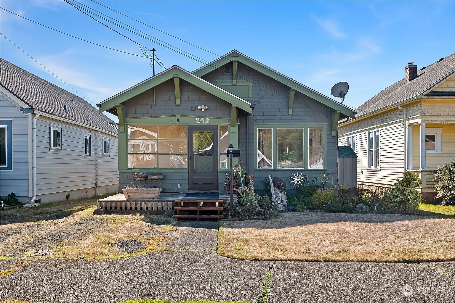 242 Karr Avenue photo 1