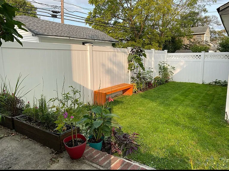 904 E St — Photo 3