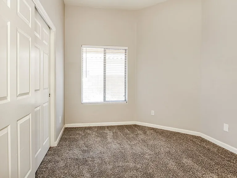 14510 N 87th Ave — Photo 10