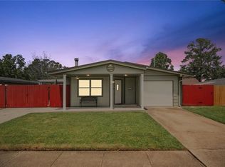 1907 Cooper Rd, Gretna, LA 70056