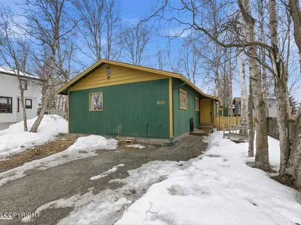 8222 Seacliff St, Anchorage, AK 99502