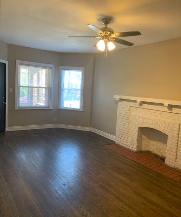 LIVING ROOM / faux fire place