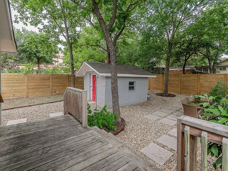 2404 Oak Crest Ave — Photo 24