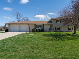 9587 Grandville Rd, Bloomington, IL 61705