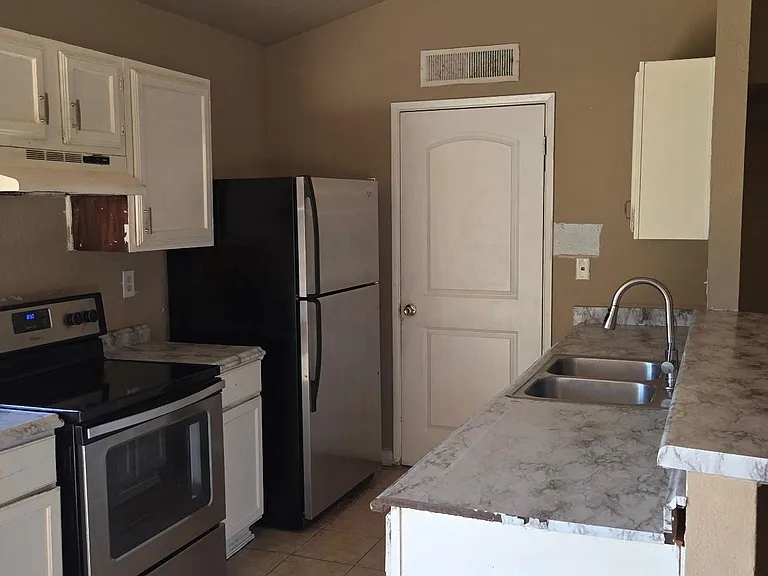 5620 Hollow Pines Dr — Photo 7