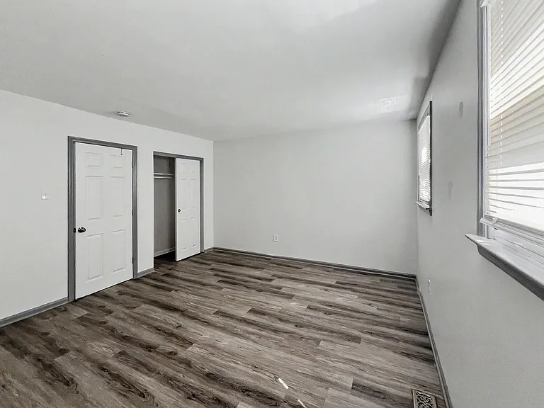 200 E Maple Ave — Photo 68