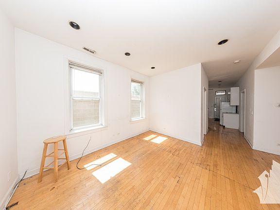 5th image of 2318 N Southport Ave #103R