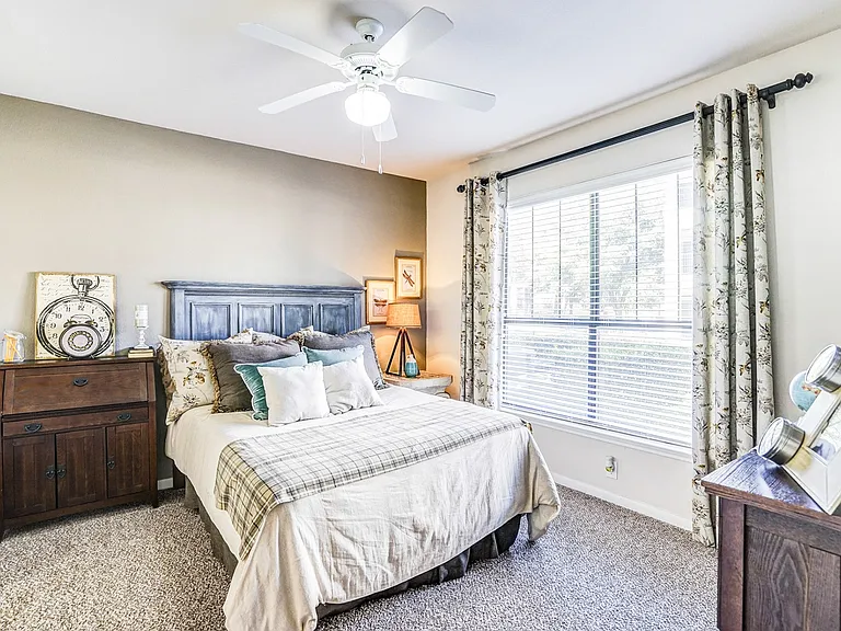 Cypress Lake at Stonebriar Apartments — Photo 9