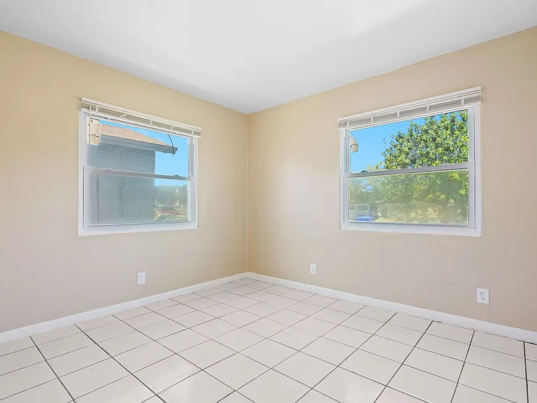 1022 NW 6th Ave — Photo 11