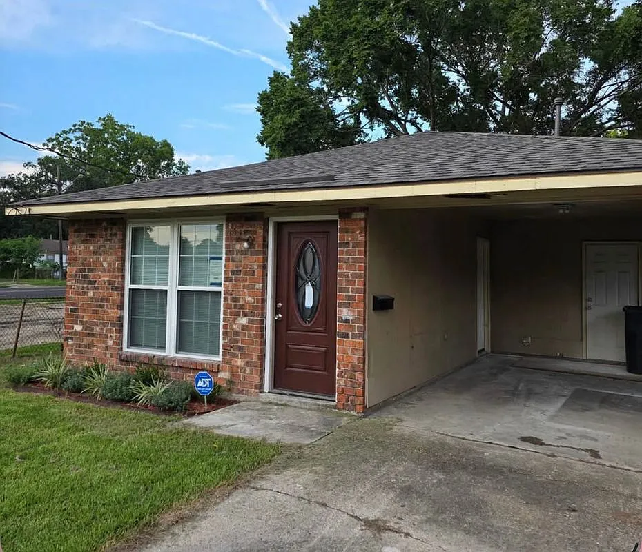 3 bed, 1.5 bath, 1100 sqft, $1,550 — Photo 2