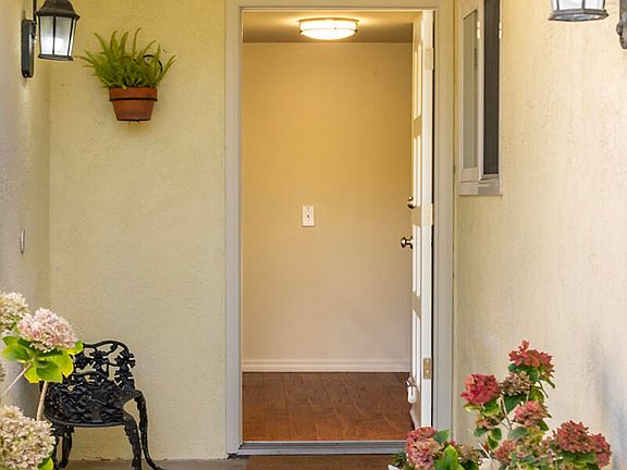 5th image of 220 Fir Tree Pl
