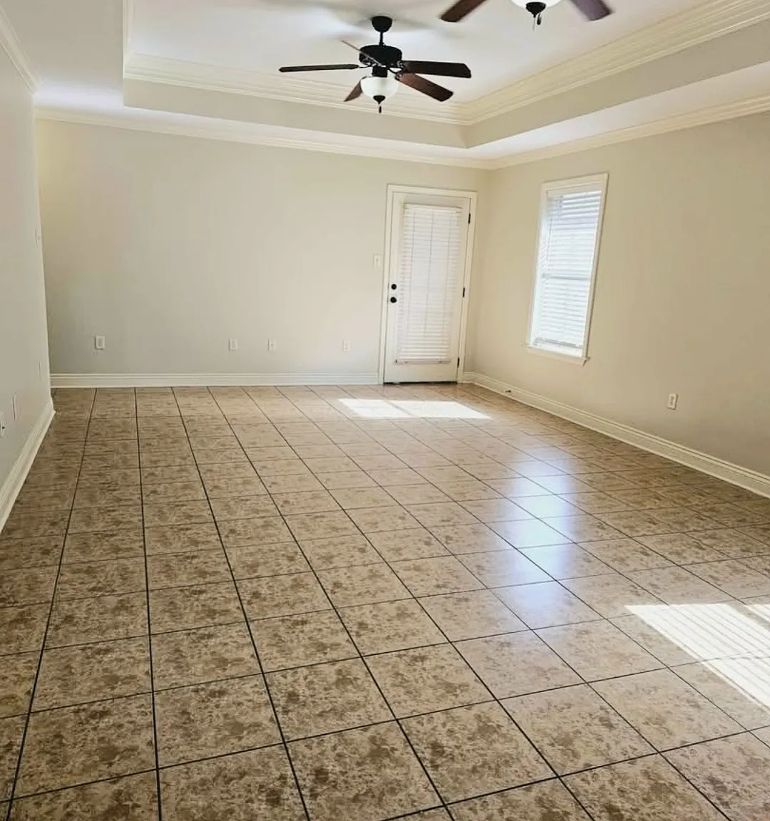 3 bed, 1600 sqft, $1,850 — Photo 2