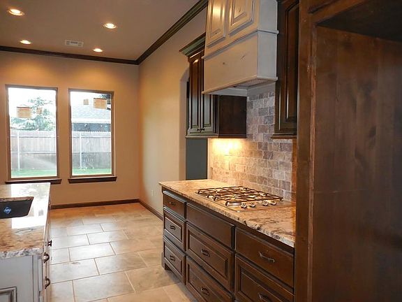 5th image of 538 W Chickasaw Court Way