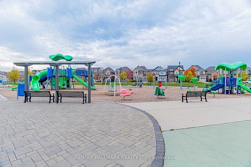 Oakville Townhouse for rent - 4 Bedrooms — photo 30