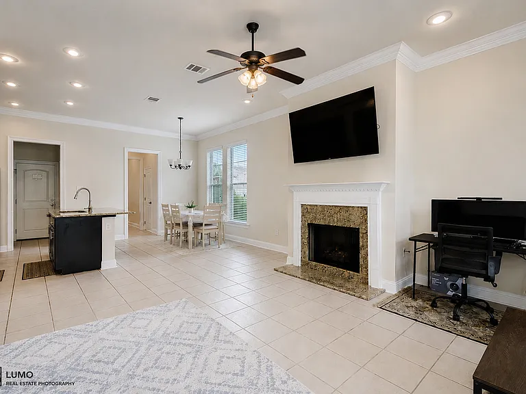 631 Riverscape Dr — Photo 4
