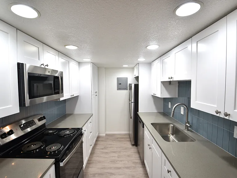 4440 Laguna Pl - Meadows Apartments — Photo 22