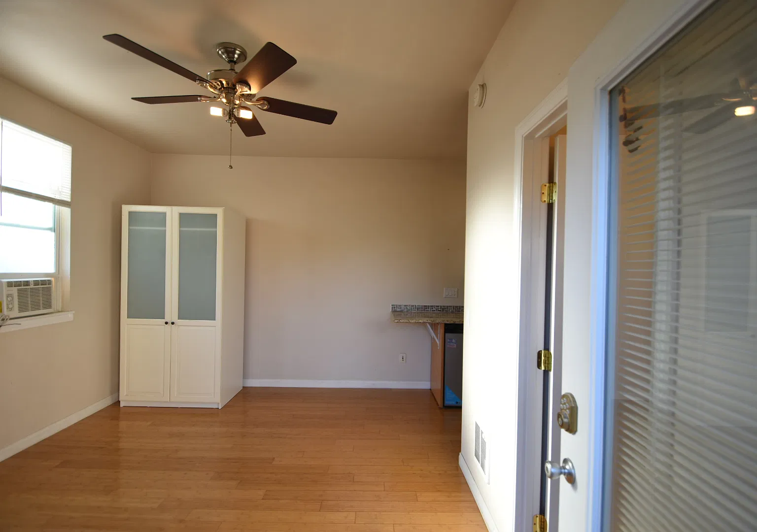 Studio, 300 sqft, $1,695 — Photo 3