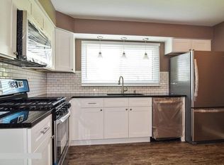 77 Central Ave APT 109, Roselle, IL 60172