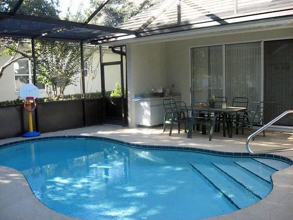 pool screened lanai