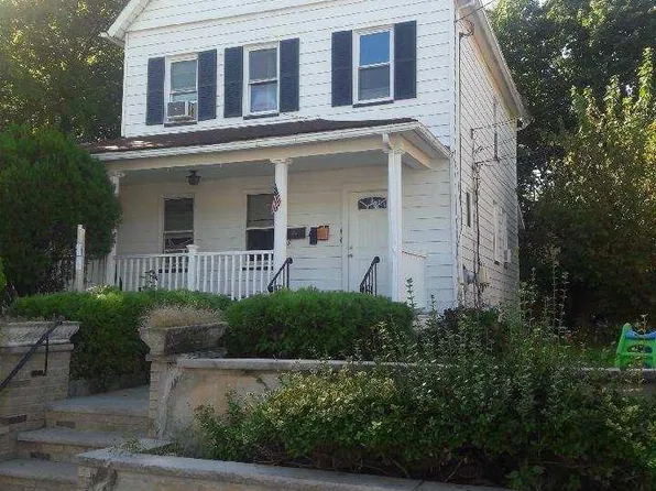39 Erie St, Dumont, NJ 07628