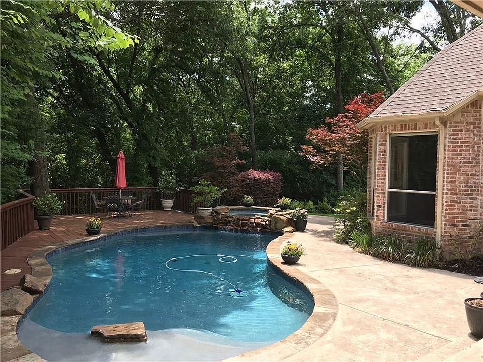 1st image of 1704 Pembroke Ln