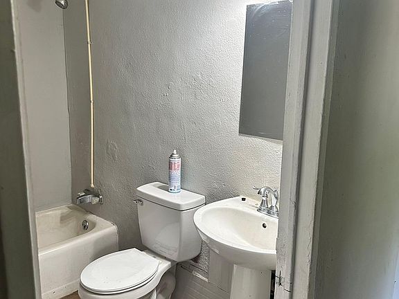 5th image of 106 Baptist Ct