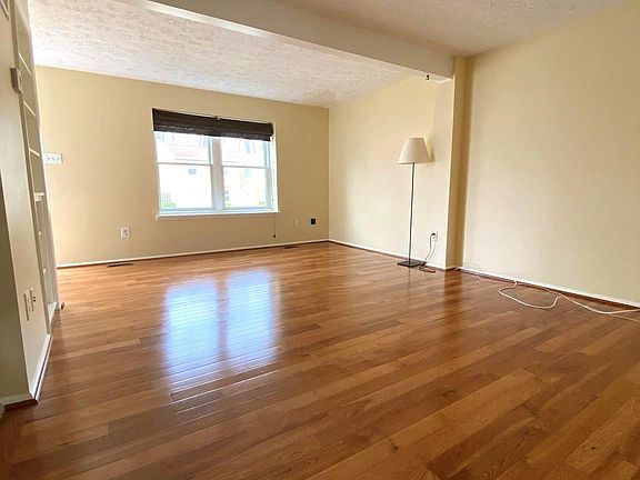 2nd image of 6821 Montivideo Square Ct