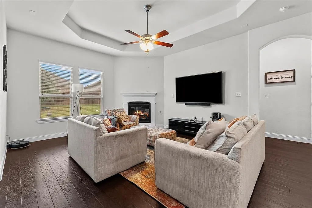 3 bed, 2041 sqft, $2,700 — Photo 3