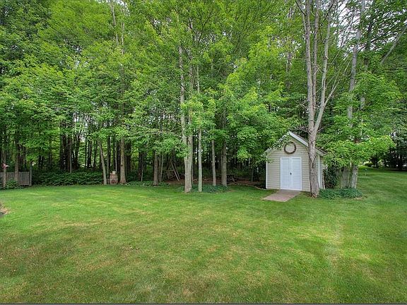 3rd image of 9487 Airlane Dr