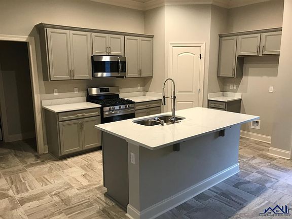 3rd image of 277 Highland Oaks Ave