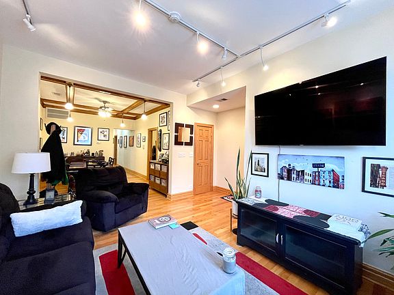 2nd image of 2336 W Augusta Blvd #1F