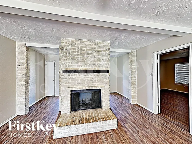 6803 Stiller Dr — Photo 2