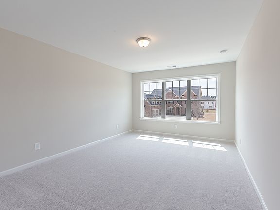 5th image of 166 Sierra Cir
